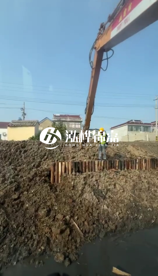 畢節(jié)市挖機打木樁專業(yè)施工-河道護坡木樁會不會腐爛？