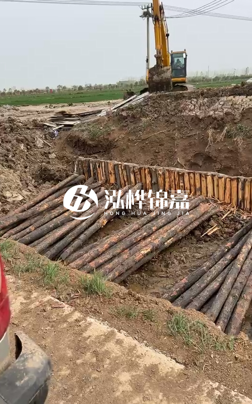 5米大頭16松木樁多少錢一根？按小頭報(bào)價(jià)貴還是大頭報(bào)價(jià)貴？